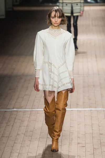 Look 18